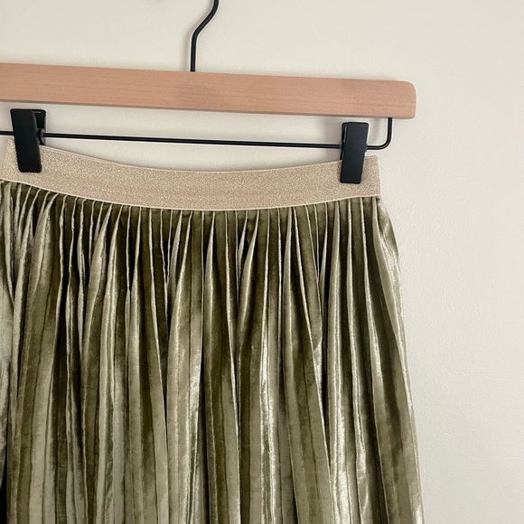 Gymboree velour skirt - girls size medium - sage green - great used condition - Picture 2 of 5
